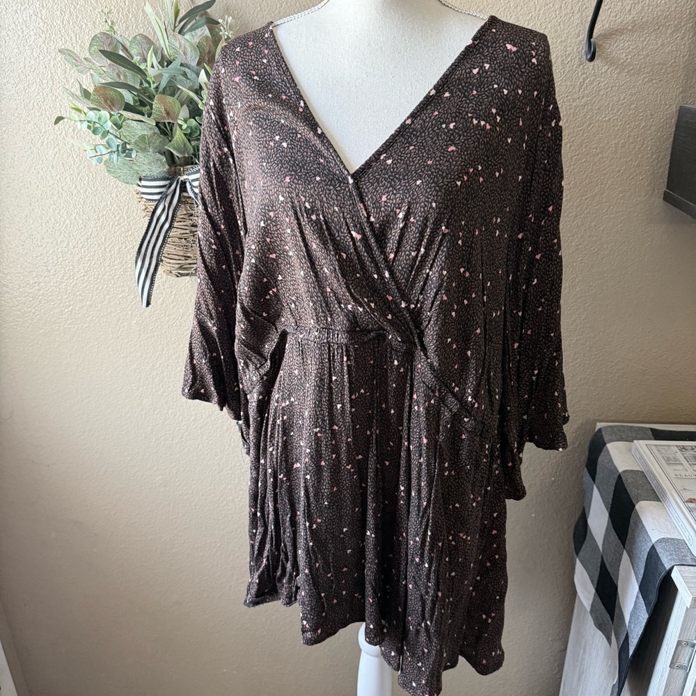 Torrid Woman’s Plus Brown V-Neck Blouse Top With Pink Hearts Ruffle Sleeves 4X